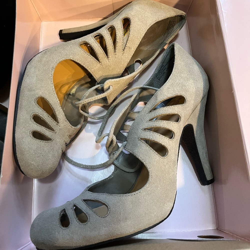 3 inch size 10 women tan suede heel very new used once